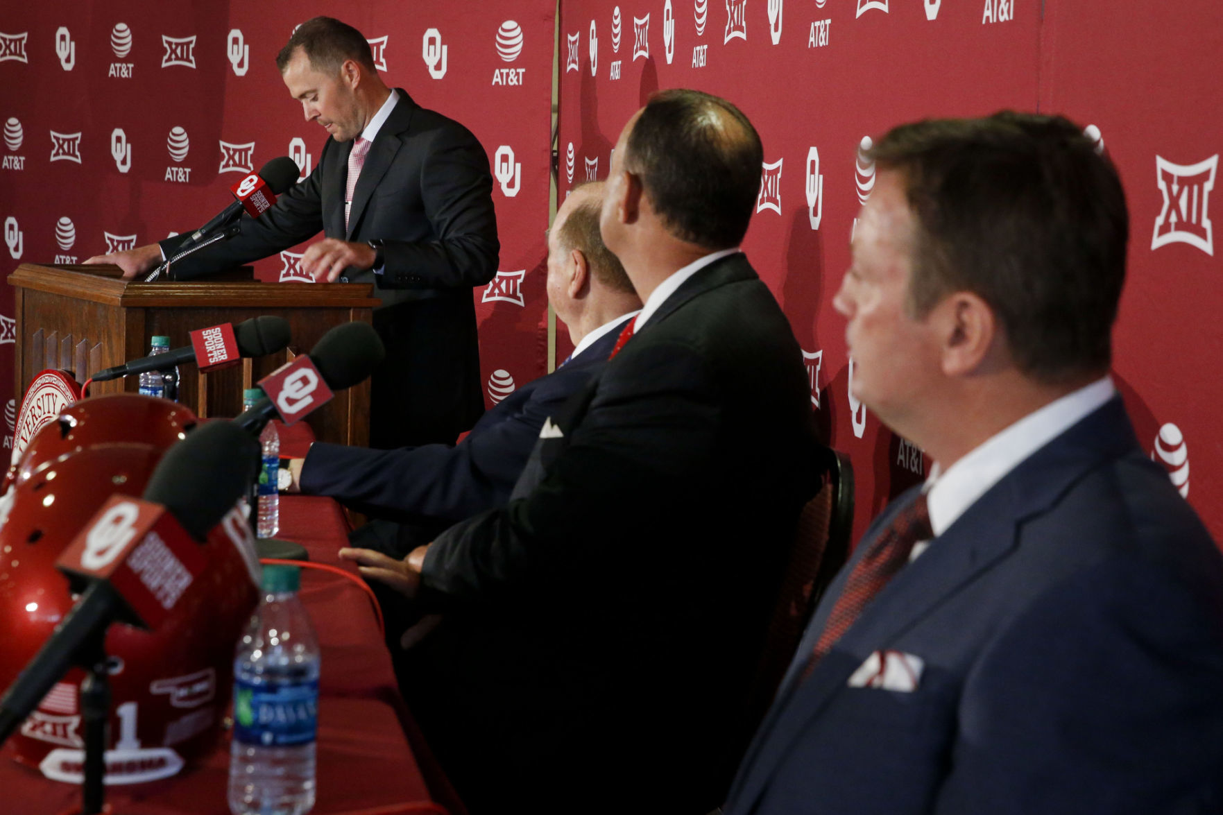 Bob Stoops retires